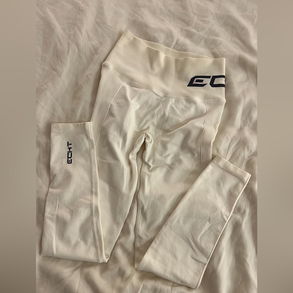 Echt white booty scrunch legging